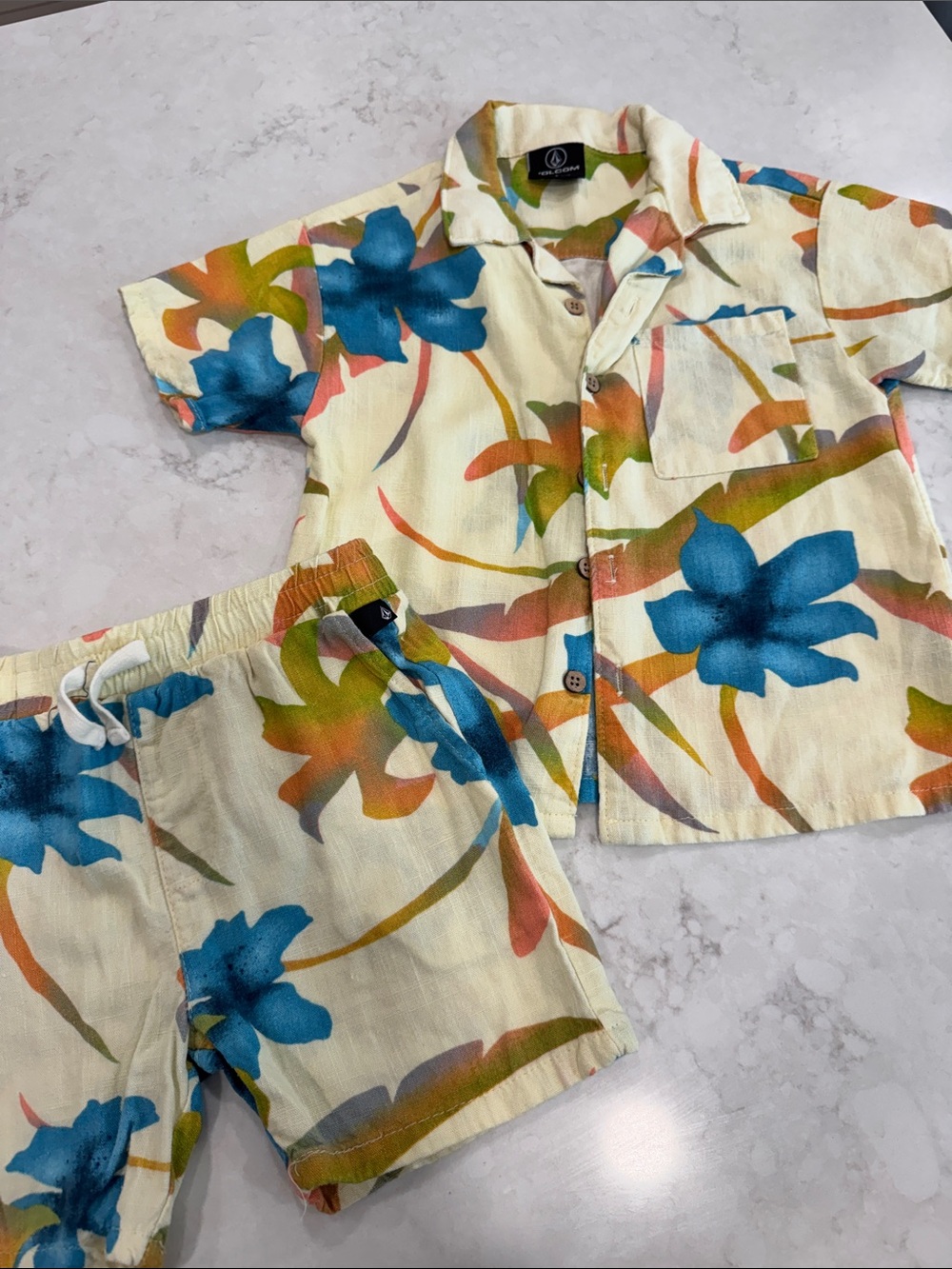 Volcom Boy Size 5 Matching Set